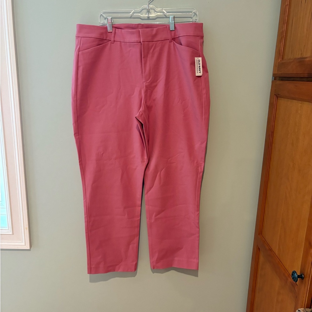 Old Navy High-Rise Pixie Straight Pants in Pink